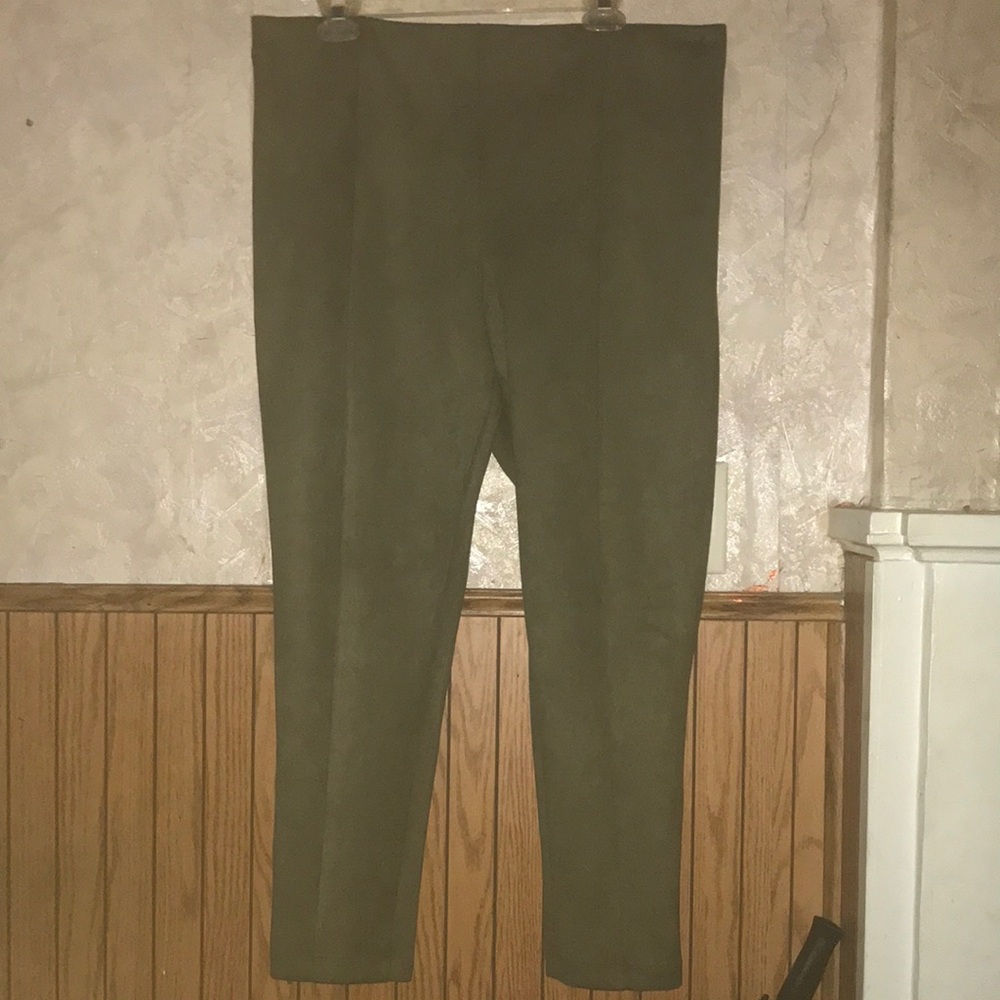Olive green suede like pull on loft pants (XL)